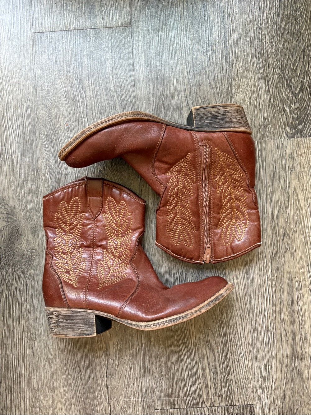 Brown Leather Cowboy Boots with Leaf Embroidery | 7.5M